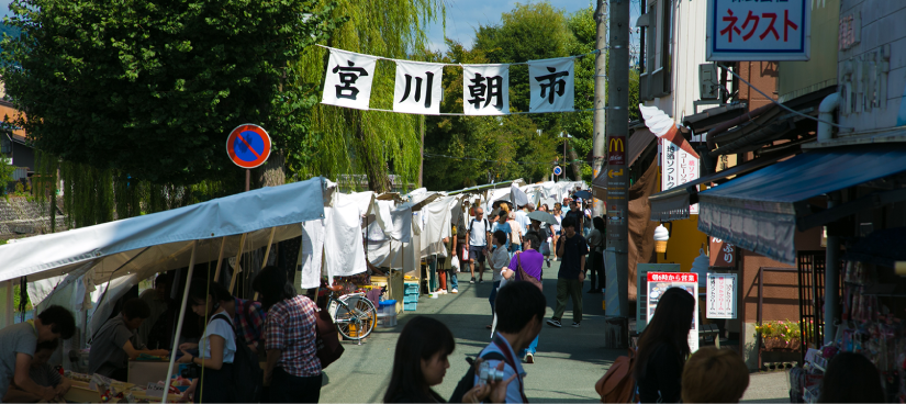 新鮮野菜から民芸品までが揃う「宮川朝市」を歩く