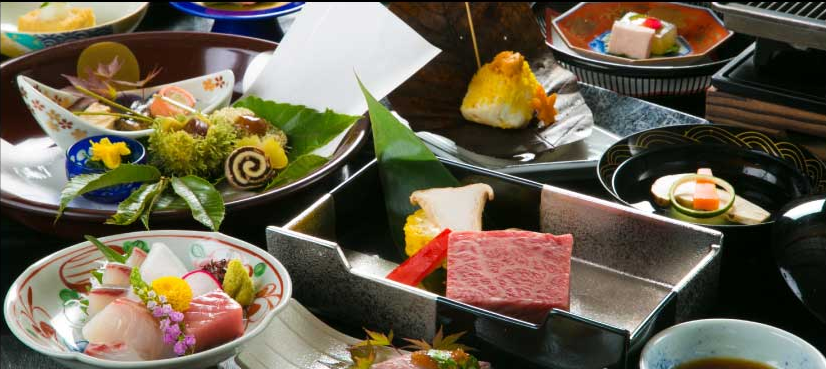 個室の食事処で飛騨高山の美味を京風会席で味わう